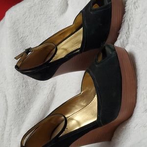 Guess sz 7 1/2 wedges